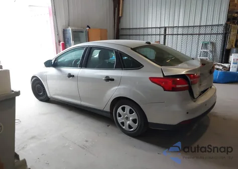 2016 Ford Focus S z USA, uszkodzony, nr VIN 1FADP3E21GL311234